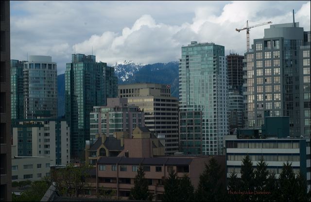 a_peek_at_downtown_vancouve.jpg